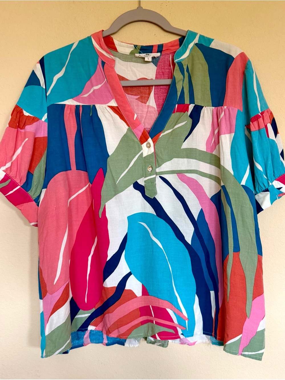 Entro abstract blouse size large